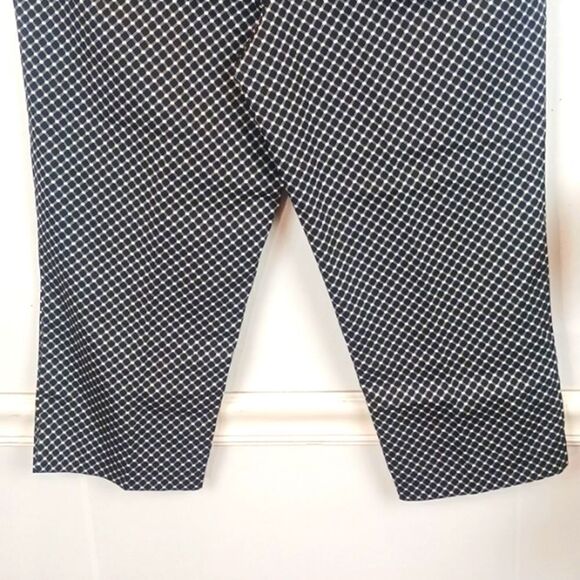 Worthington Women's Modern Fit black and white diamond pattern capri pants sz 12 - Picture 6 of 9